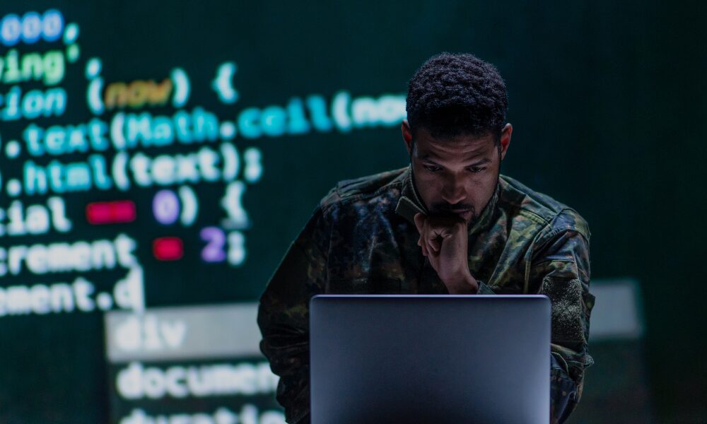 Así son FraudGPT y WormGPT, los gemelos maliciosos de ChatGPT para crear ciberataques en la dark web